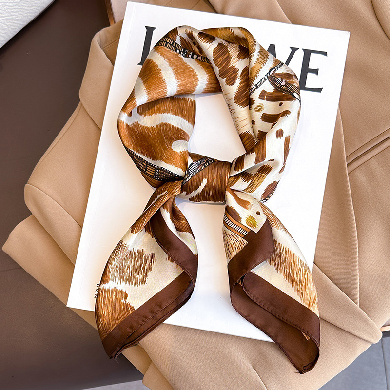 2024 nova marca de luxo feminina seda leopardo impressão lenço quadrado feminino praia estolas echarpe cetim bandana xale envolve bandana