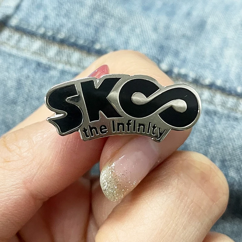 The Infinity Sk8 Logo Spilla smaltata Skateboard Skate Anime Medaglia Spilla Accessori Regali Merce