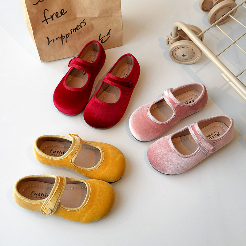 Novos Sapatos de Veludo Rosa Pêssego Fofos 2026 para Meninas, Sapatilhas Vintage de Veludo Verde, Sapatilhas de Balé para Bebês e Crianças, Novas Sapatilhas Mary Jane de Luxo com Sola Macia para Primavera