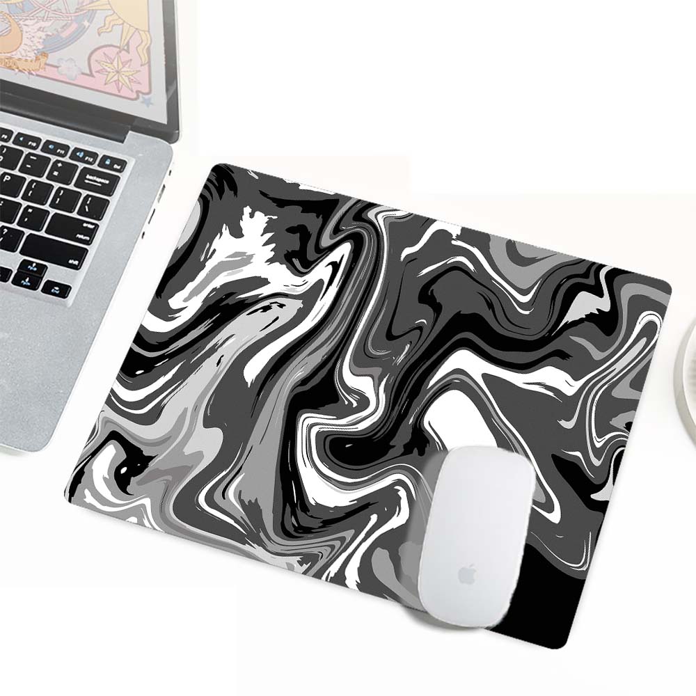 Grote Anime Muismat Antislip Uitgebreide Gaming Bureaumat met Rubberen Basis en Gestikte Rand Kawaii Toetsenbordmat voor Laptop Gamers