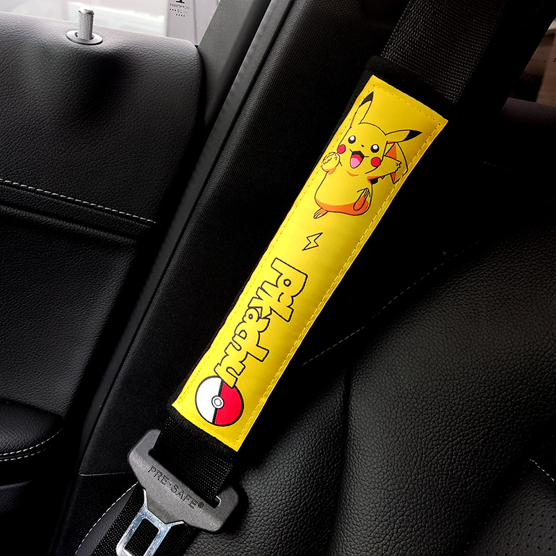 Pikachu ที่คลุมไหล่ติดรถยนต์ Pikachu ที่คลุมเบาะรถยนต์แบบยืดได้อุปกรณ์ตกแต่งภายในรถทั่วไปแบบนิ่ม