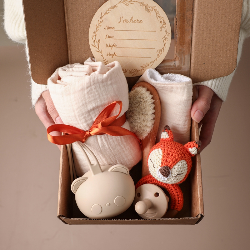 Baby Bathing Mouth Water asciugamano ciuccio Set Baby Full Moon Milestone Cards anello in legno sonaglio asciugamano da bagno spazzola in lana regali di compleanno