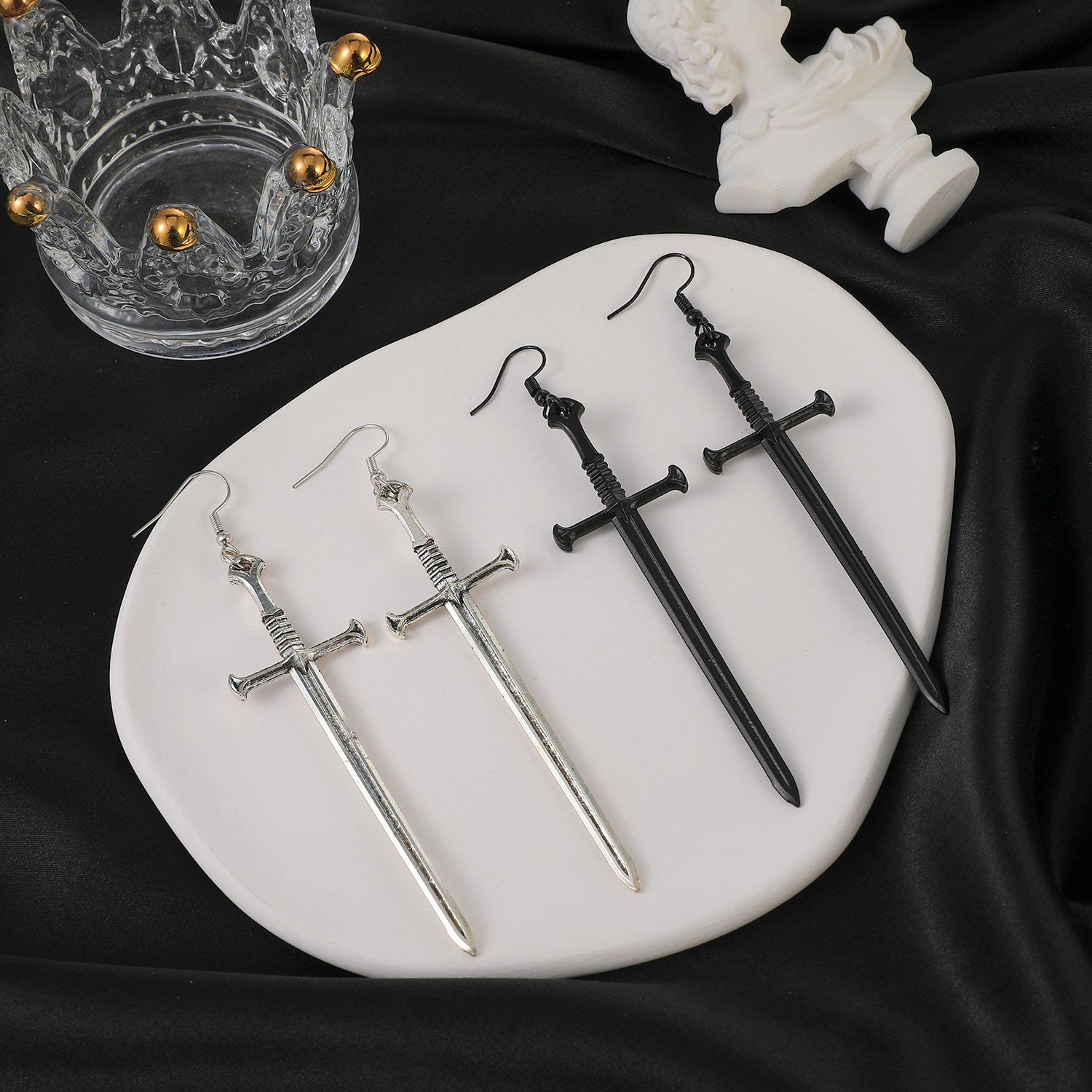Nieuwe Creatieve Mode Punk Zwart Kruis Zwaard Oorbellen Vintage Overdreven Vrouwen Sieraden Geschenken