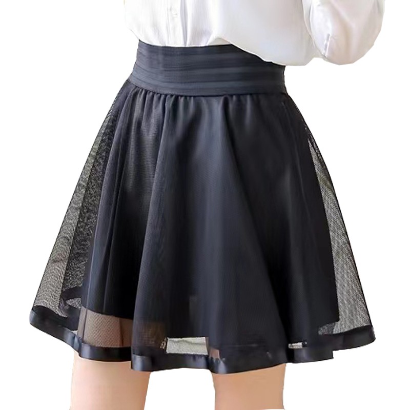 女性用の短い伸縮性のあるハイウエストスカート,細いストラップが付いた短いスカート,夏のシーズンにぴったりのデザインが施された黒いメッシュ
