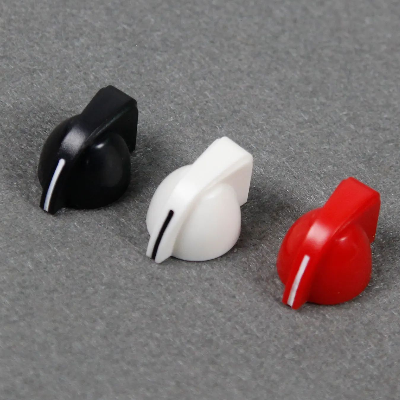 Fleor 6pcs Kunststoff Gitarren verstärker Knöpfe Mini Hühner kopf Effekt Pedal Knöpfe, 3 Farben wählen