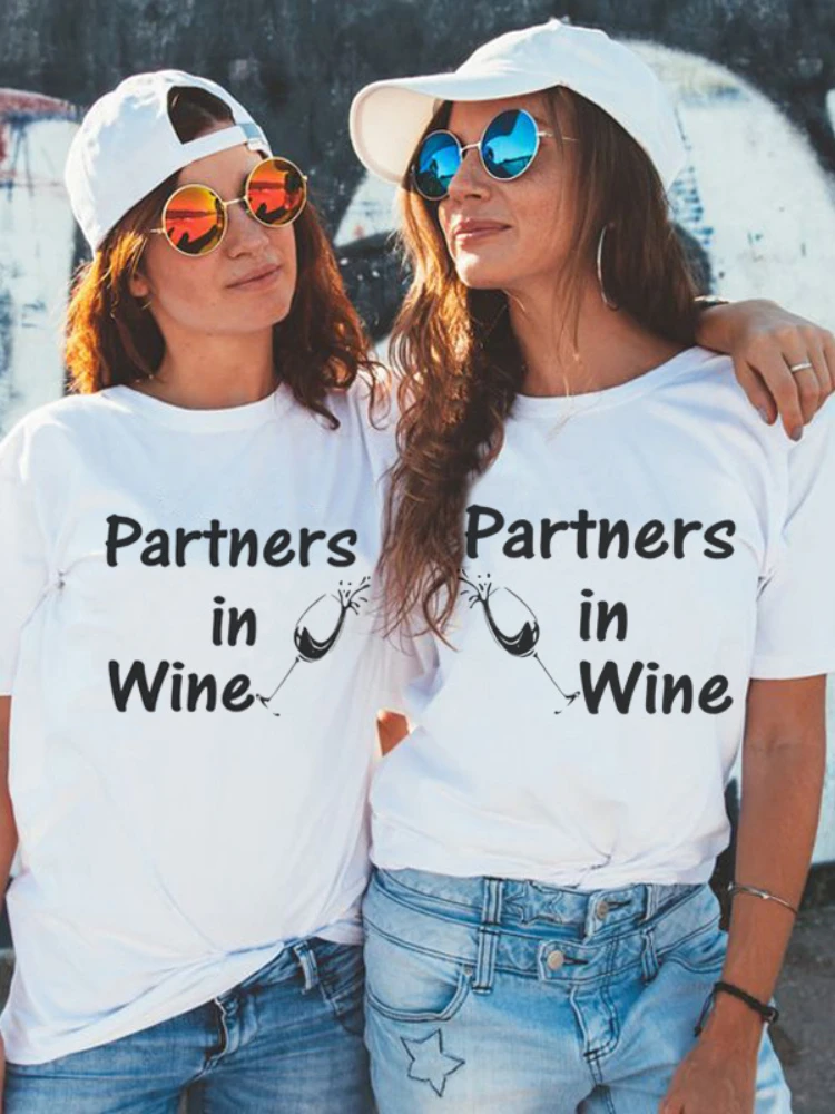 ผู้หญิง T เสื้อ Partners In Wine Glassess พิมพ์เพื่อนที่ดีที่สุด TEE เสื้อแขนสั้น O คอหลวมผู้หญิง TShirt Tops Camisetas Mujer