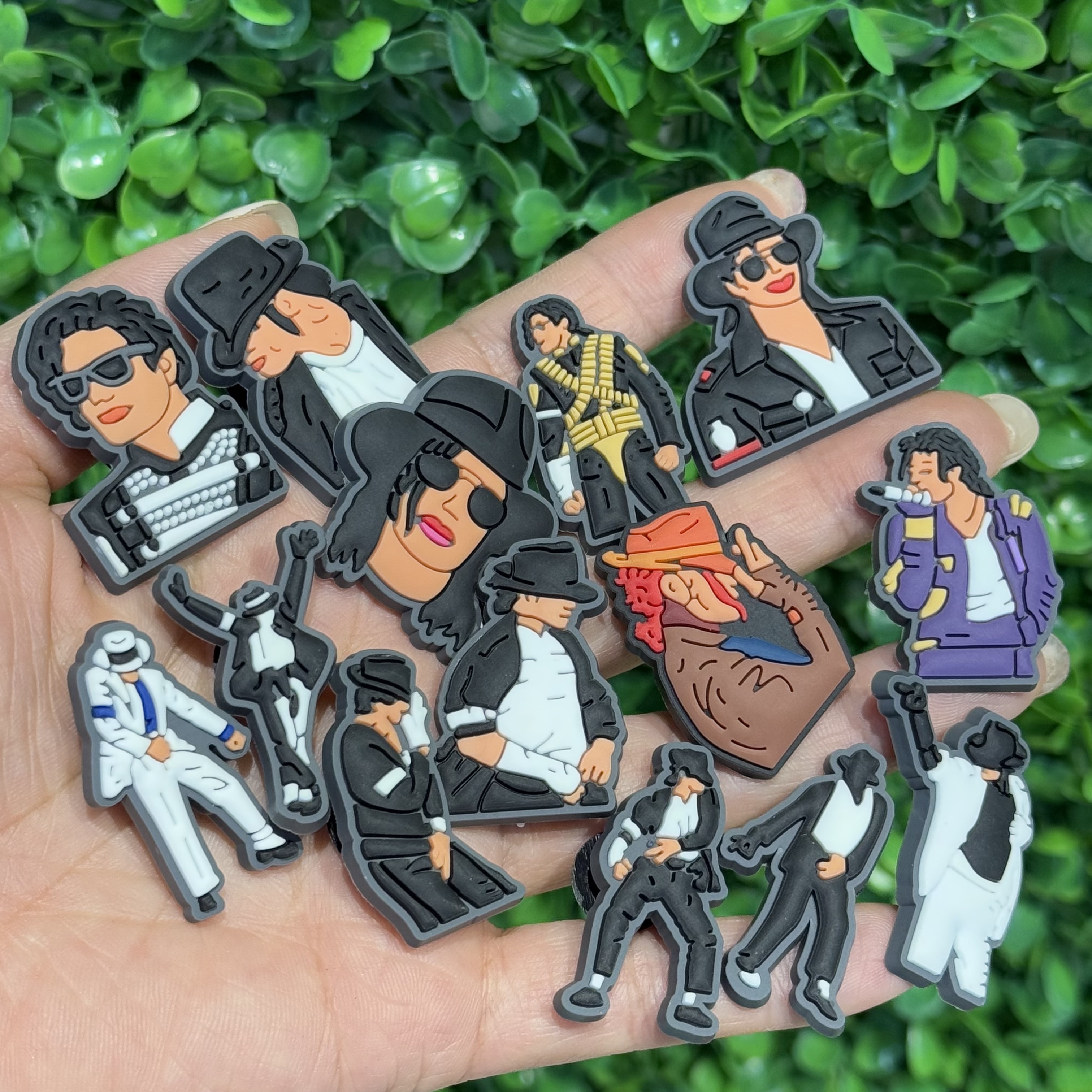 14pcs Michael Jackson Designer สไตล์รองเท้า Charms DIY Garden รองเท้าอุปกรณ์ตกแต่งสําหรับ Man เด็กของขวัญวันเกิด