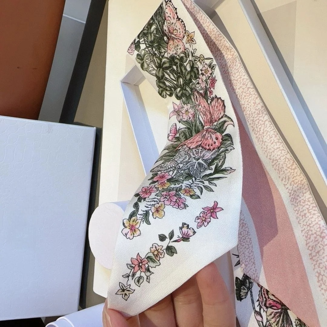 Pañuelo de Seda de Lujo Estilo Francés con Estampado Floral Vintage, Elegante y Versátil, para Usar como Diadema o Collar, Regalo Festivo