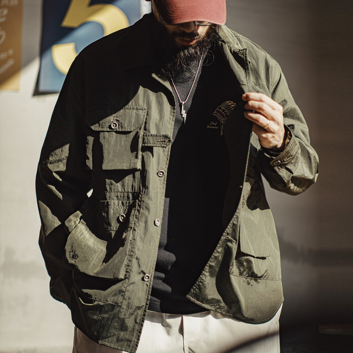 Kemeja Safari Retro Maden Ringan Multi-Saku Hijau Militer Lengan Panjang Blus Kancing Satu Baris Atasan Kasual Outdoor Musim Semi
