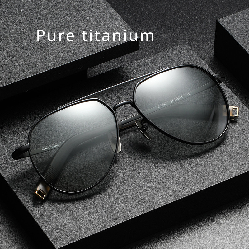 Nieuwe kleurveranderende gepolariseerde bril, zonnebril, puur titanium frame, minimalistische en modieuze herenzonnebril, klassieke stijl