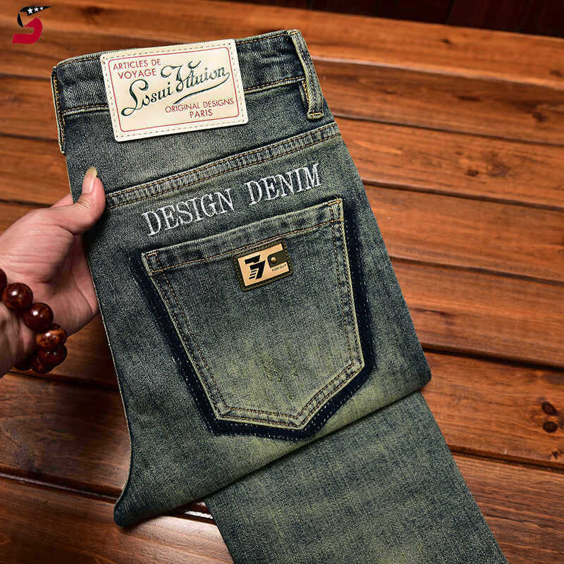Calças Jeans Retro Nostálgicas 2026 para Homens com Estampa Bordada, Roupas Masculinas de Primavera e Outono, Calças Slimming Elásticas de Perna Estreita
