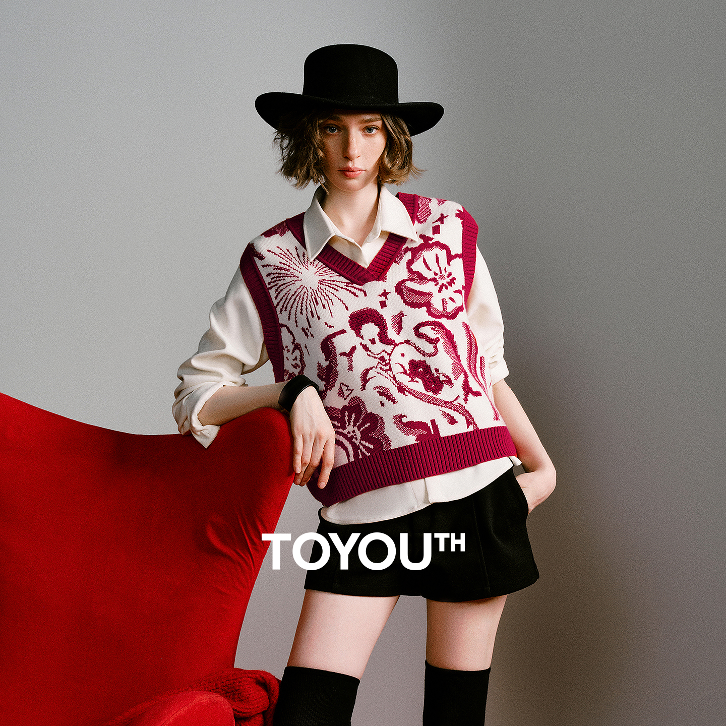TOYOUTH Mengzhu Daji Co-Branding-Neujahrs-Strickweste für Damen, 2025, Winter, neues künstlerisches Jahr des Pferdes, Totem-Weste