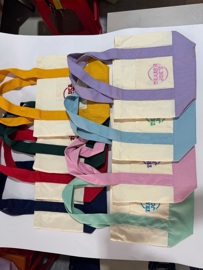 Tas kanvas lipat portabel warna-warni plus tas belanja katun portabel untuk promosi pelatihan, dilengkapi alas, cocok untuk hadiah liburan