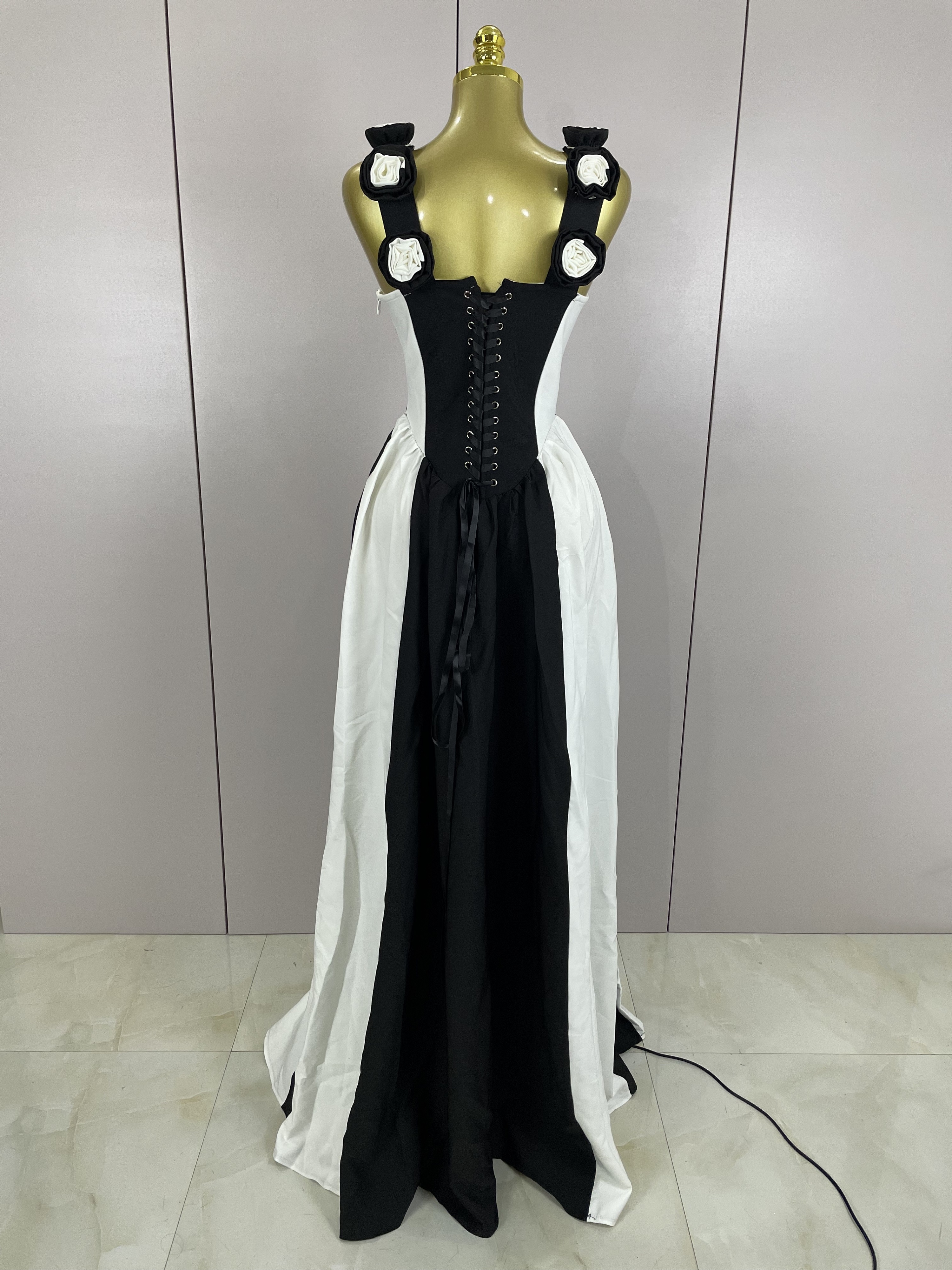 Nouvelle Robe Longue Sexy Noire et Blanche à Rayures Florales, Fendue, Sans Manches, Style Bandage, pour Femme, Idéale pour les Vacances, les Soirées et les Clubs, Collection 2025