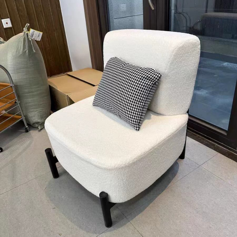 Minimalistyczny fotel jednoosobowy do salonu, fotel z wełny jagnięcej z drewnianymi nogami, przytulny fotel do sypialni, retro fotel wypoczynkowy.