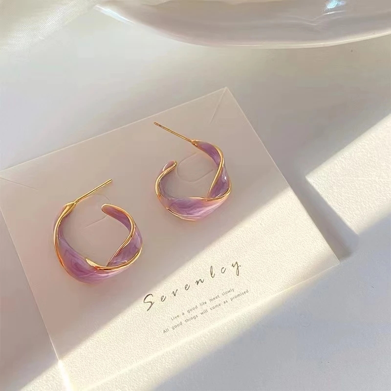 Pendientes morados lavanda para mujer, aretes de Metal dorado trenzado, línea de arte púrpura, joyería de regalo al por mayor 2023