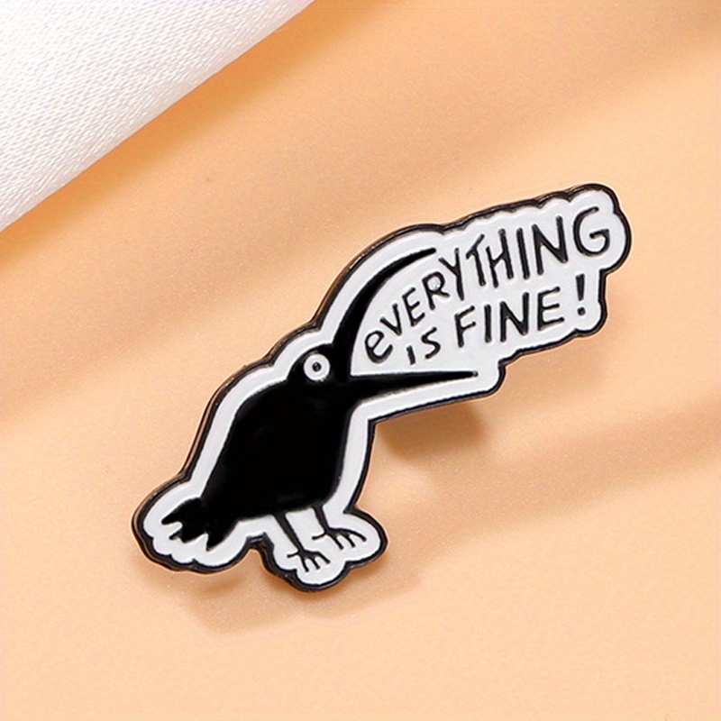 Engraçado “Mulha coisa é bem!” Broche de corvo preto Fantasia punk Chapéu Acessórios de festa Distintivo de agulha