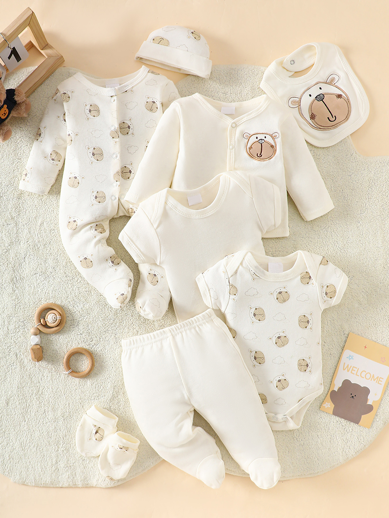 Conjunto de 8 Piezas de Ropa para Recién Nacido • 100% Algodón • Suave y Transpirable en Color Beige con un Lindo Estampado de Osos, Perfecto para Dormir y Gatear