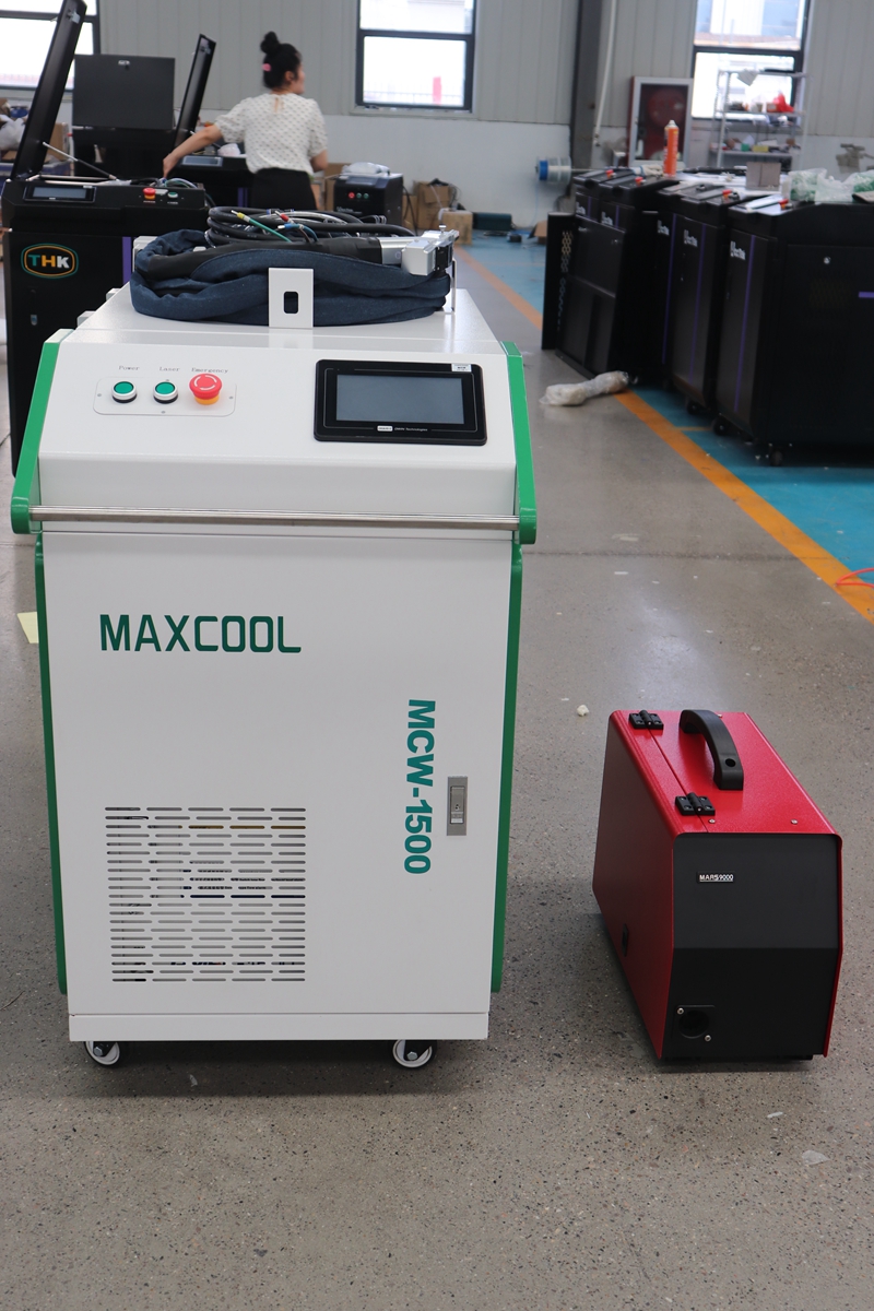 Raycus 1500W Laser Welding Machine 4 in 1 Fiber Laser Welding Cleaning Cutting Machine Portable Handheld Laser Welder For Metal
