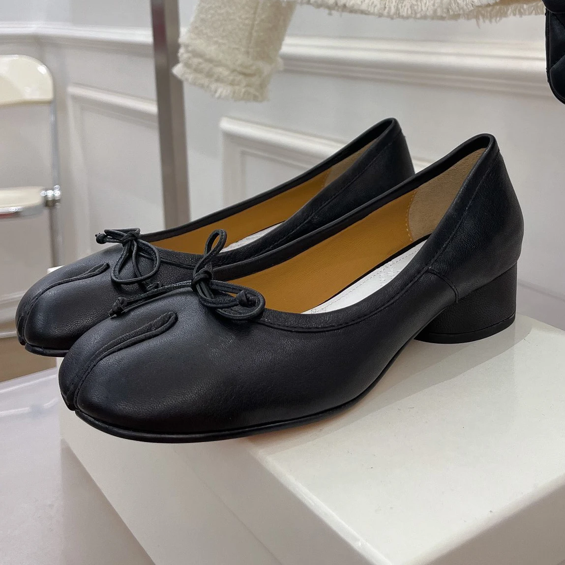2025 Tabis Zapatos planos de Ballet con punta abierta de talla grande 43 mujeres Mary Janes tacón bajo bailarinas de cuero negro Zapatos Mujer mocasines
