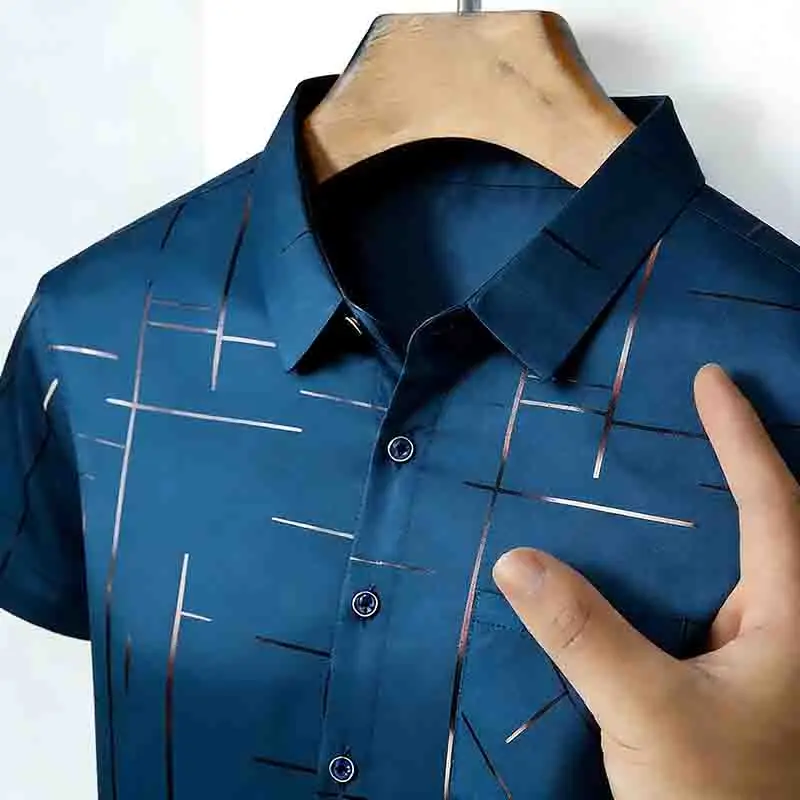 Camisa de Manga Corta para Hombre, Verano 2026, Estampado Geométrico de Líneas, Estilo Casual de Negocios, con Botones y Bolsillo en el Pecho