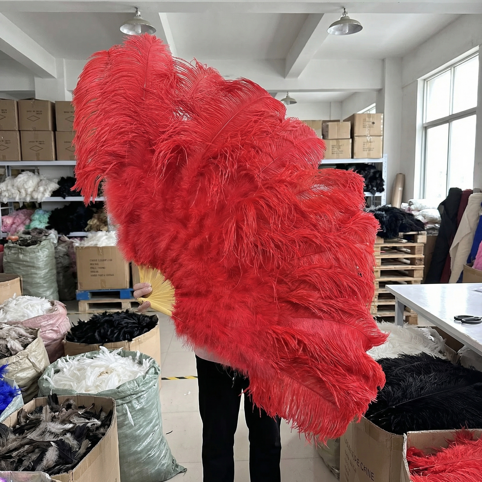 Большие красные веера из страусиных перьев 100/130 см, складные, ручные, для танцев, декорации на Хэллоуин, аксессуары для танца живота