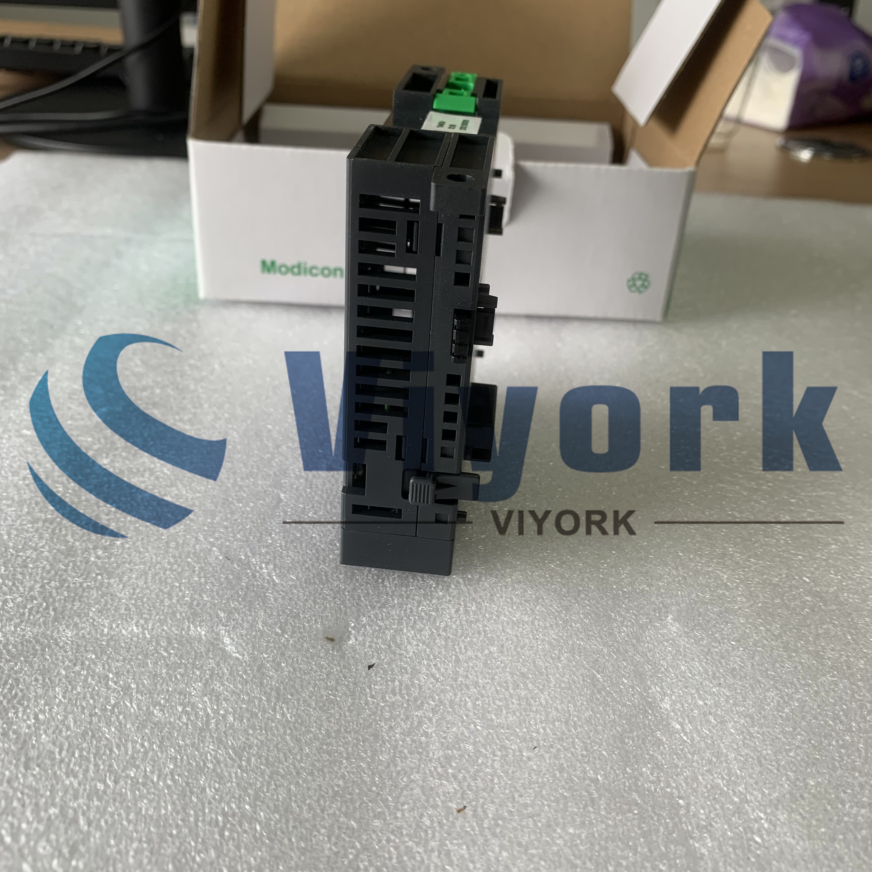 TM4ES4 ETHERNET UNMANAGED SWITCH MODULE NETWORK TM4 NEW
