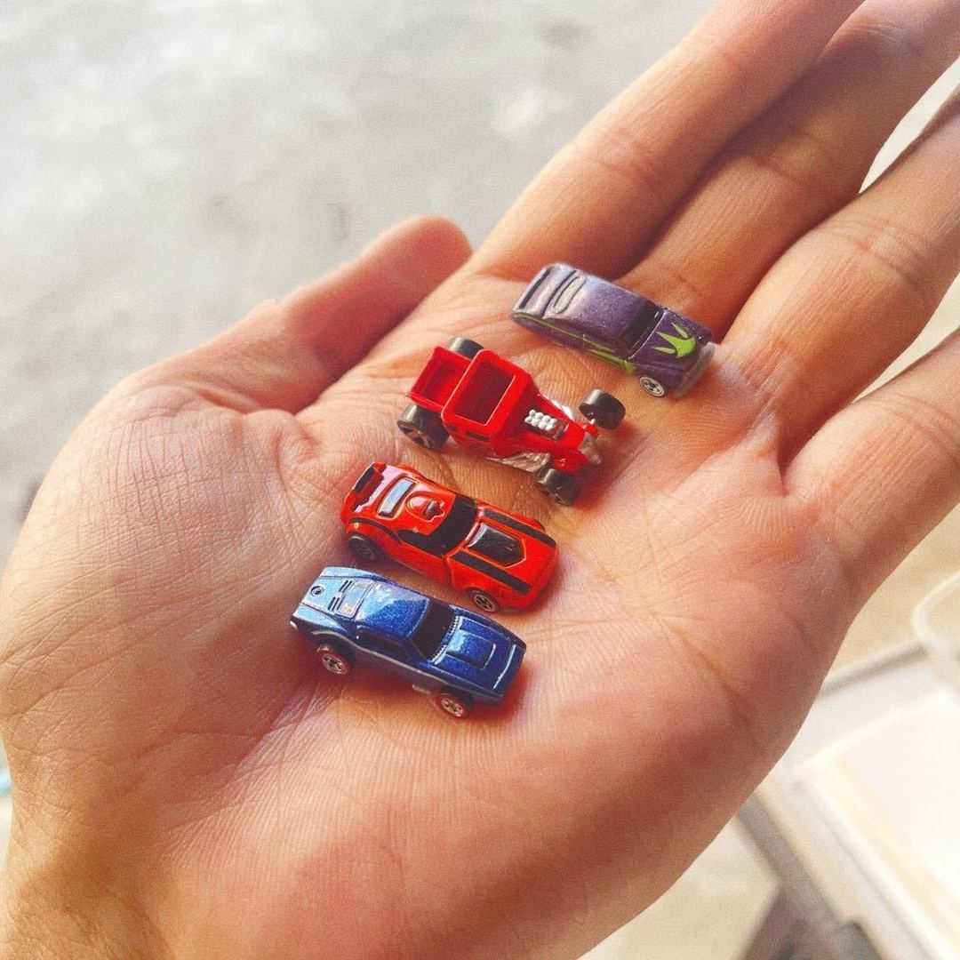 Voiture rétro en alliage Super Mini, 1 pièce, modèle de Simulation de petite course, ornement, décoration de maison, artisanat, bibelots et Miniatures d'environ 2cm