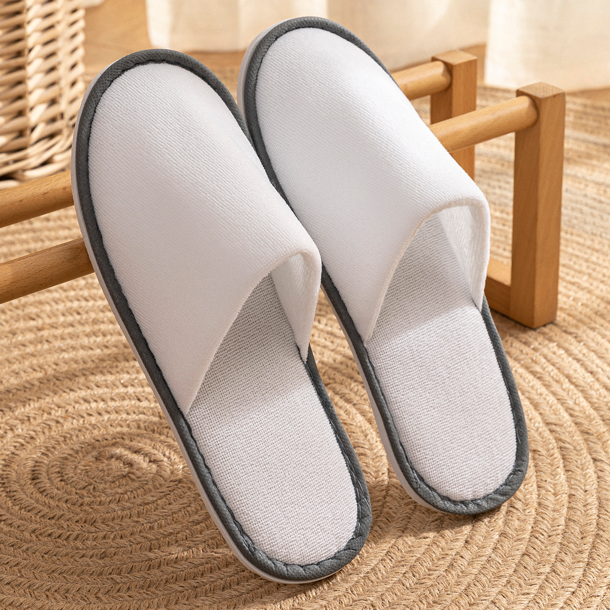 Zapatillas unisex desechables Zapatillas de hotel antideslizantes de talla única blancas Zapatillas de interior cómodas para el hogar