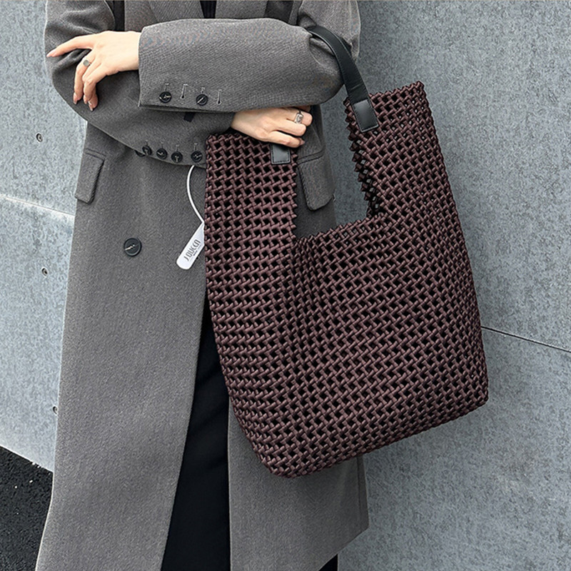 2025 Luxus Aushöhlen Woven Große Kapazität Einkaufstasche Marke Frauen Seil-gewebt Mode Handtasche Harajuku-stil Schulter unterarm Tasche
