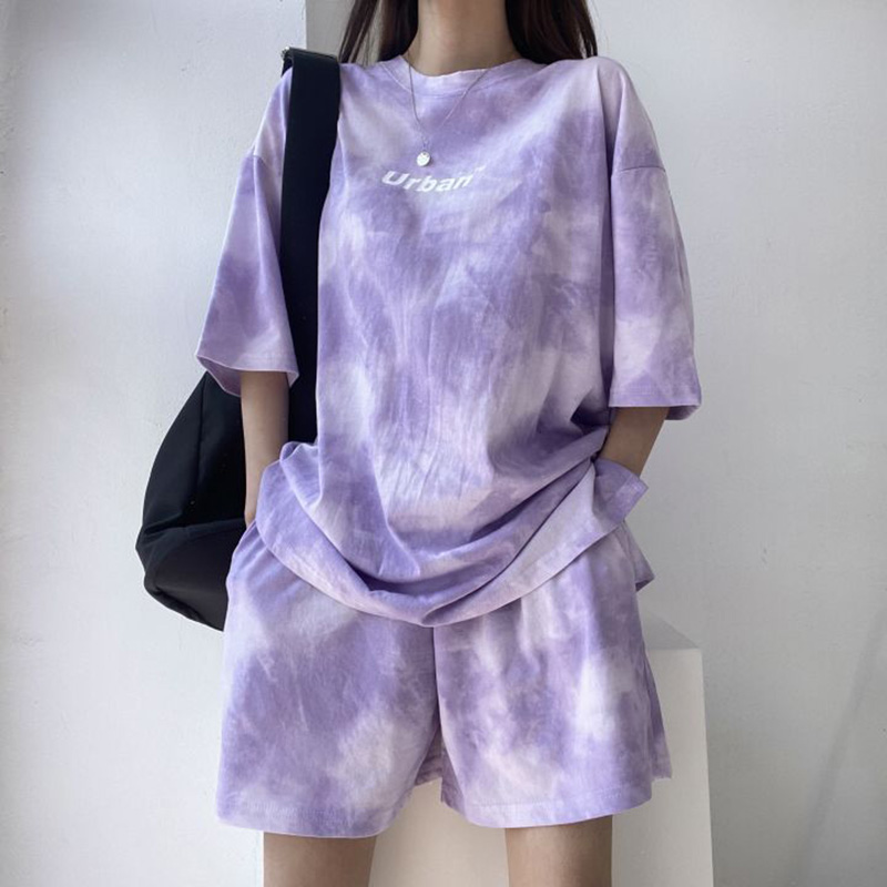 女性 Tシャツショーツスーツセットカジュアルタイダイルーズ Tシャツとワイドレッグミドルショーツポケット付き女性ソフトサマーショーツセット