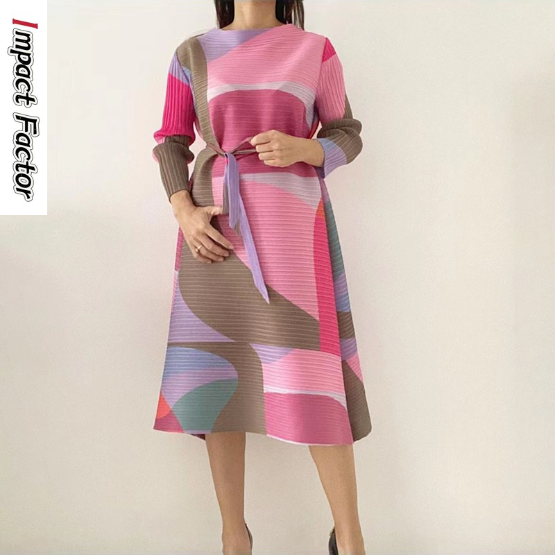 2024 gaun lipit wanita warna Hit geometris dengan sabuk ikat pinggang Ukuran lebih panjang manis kasual musim semi baru modis Tide Spot