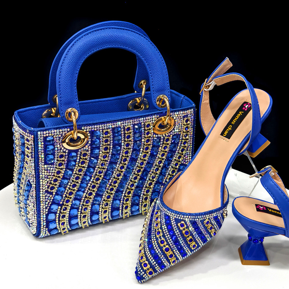Conjunto de zapatos y Bolsa italianos para mujer, tacones bajos cómodos de Color azul con diamantes de imitación, novedad de verano 2025