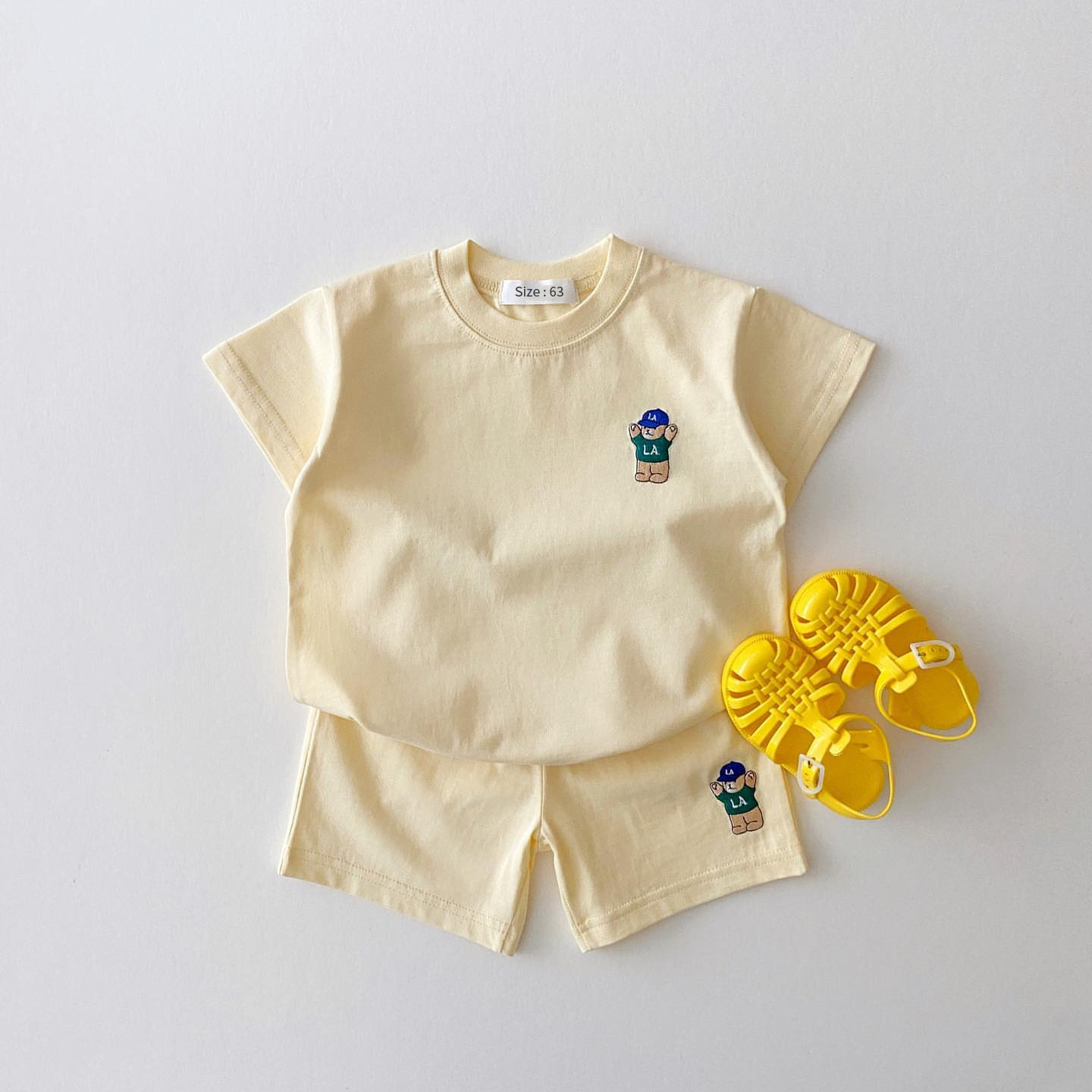 男の子と女の子のためのクマの刺繍が施された薄いカジュアルなスポーツ衣装,トップとボトムのスーツ,夏,2ユニット,2024