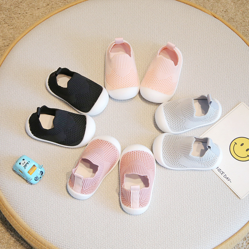 Sapatos de bebê antiderrapante respirável infantil berço meias com sola de borracha para crianças meninas meninos sapatos de malha chinelos de fundo macio