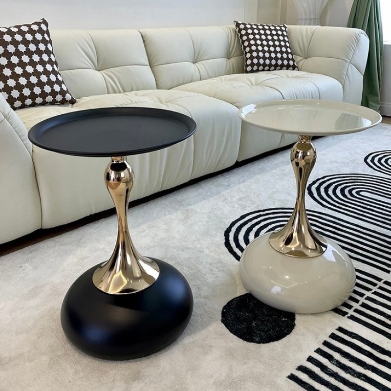 Pequeño apartamento, mesa esquinera europea de hierro forjado, balcón, mesa de centro móvil, mesita de noche para dormitorio, mesa redonda pequeña, mesa con borde para sofá
