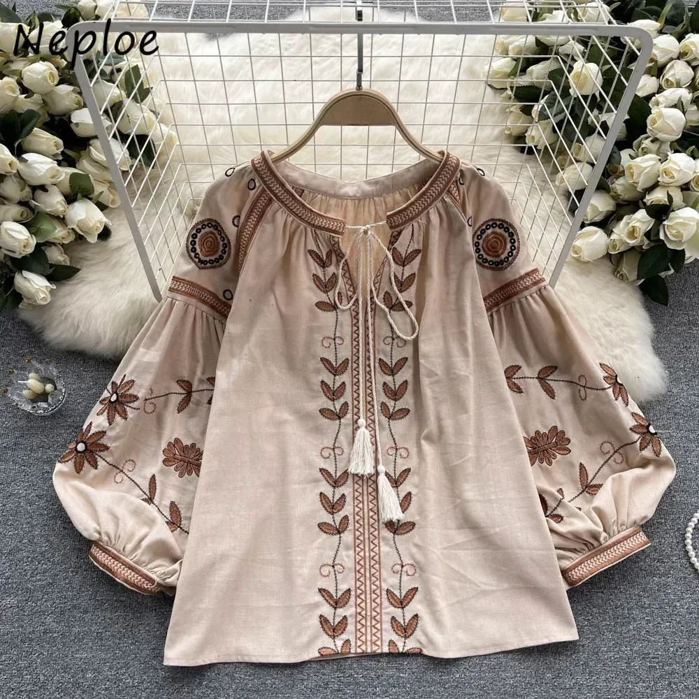Neploe Frauen O Neck Puff Sleeve Print Schwere Hemd Getäfelten Spitze Up Alle-spiel Stickerei Nationalen Stil Blusas Neue quasten Tops