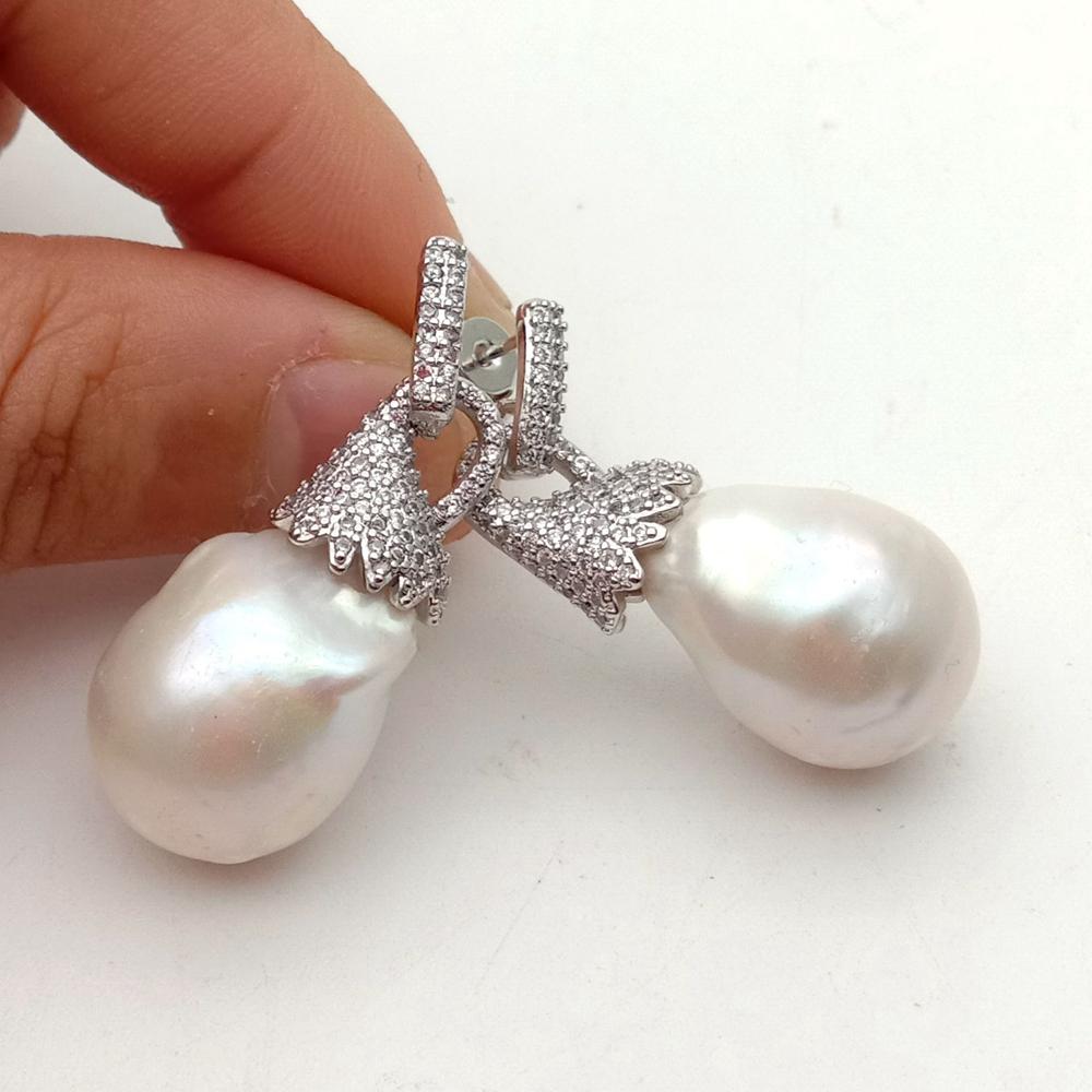 YYGEM Pendientes de perlas Keshi cultivadas blancas de 14x21 mm con pavé de circonita cúbica blanca y chapado en color plateado