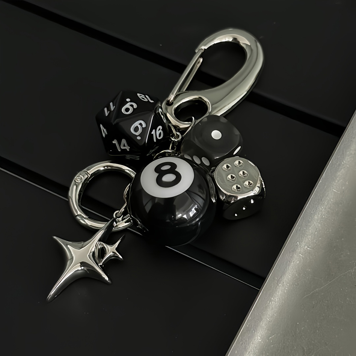 Dados de estrella, colgante de ocho bolas negro, colgante de bolso hecho a mano, adornos colgantes hechos a mano, adecuado para llavero de coche, decoraciones, estilo fresco