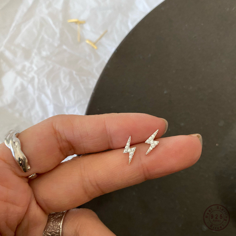 Boucles d'oreilles en argent Sterling 925 pour femmes, simples, à la mode, pavé de cristal, foudre, accessoires de bijoux exquis pour petite amie étudiante