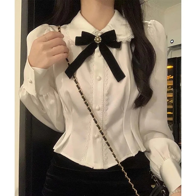 Białe koszule z kokardą Kobiety Sweet Preppy Kawaii Koronkowe patchworkowe bluzki Lolita Koreańskie eleganckie topy z długim rękawem z kołnierzem Peter Pan
