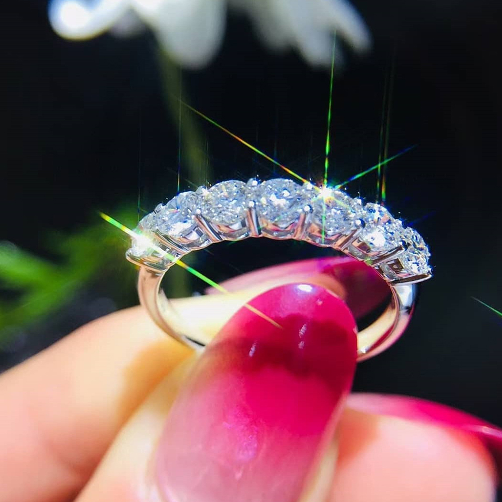 Huitan Cincin Jari Berlapis Perak Kualitas Tinggi untuk Wanita Mewah Bertatahkan Batu CZ Cincin Pernikahan Bergaya Sederhana Perhiasan Cincin Wanita