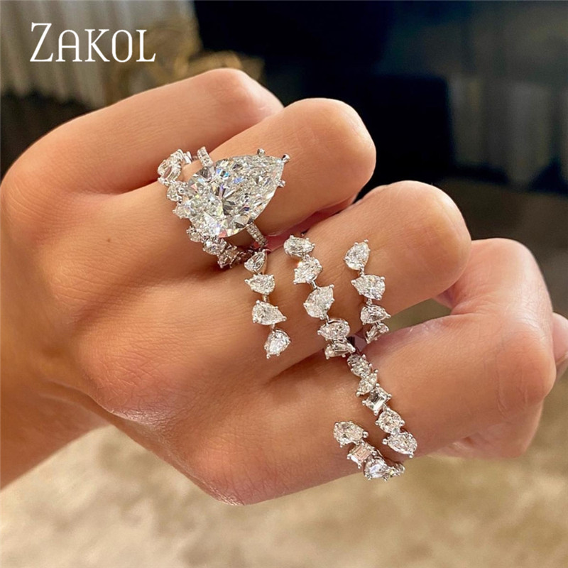 Zakol แหวนเซอร์โคเนียสี่เหลี่ยมสีเหลืองแฟชั่นสำหรับผู้หญิงแหวนแวววาว3ชั้นเครื่องประดับงานแต่งงานงานปาร์ตี้