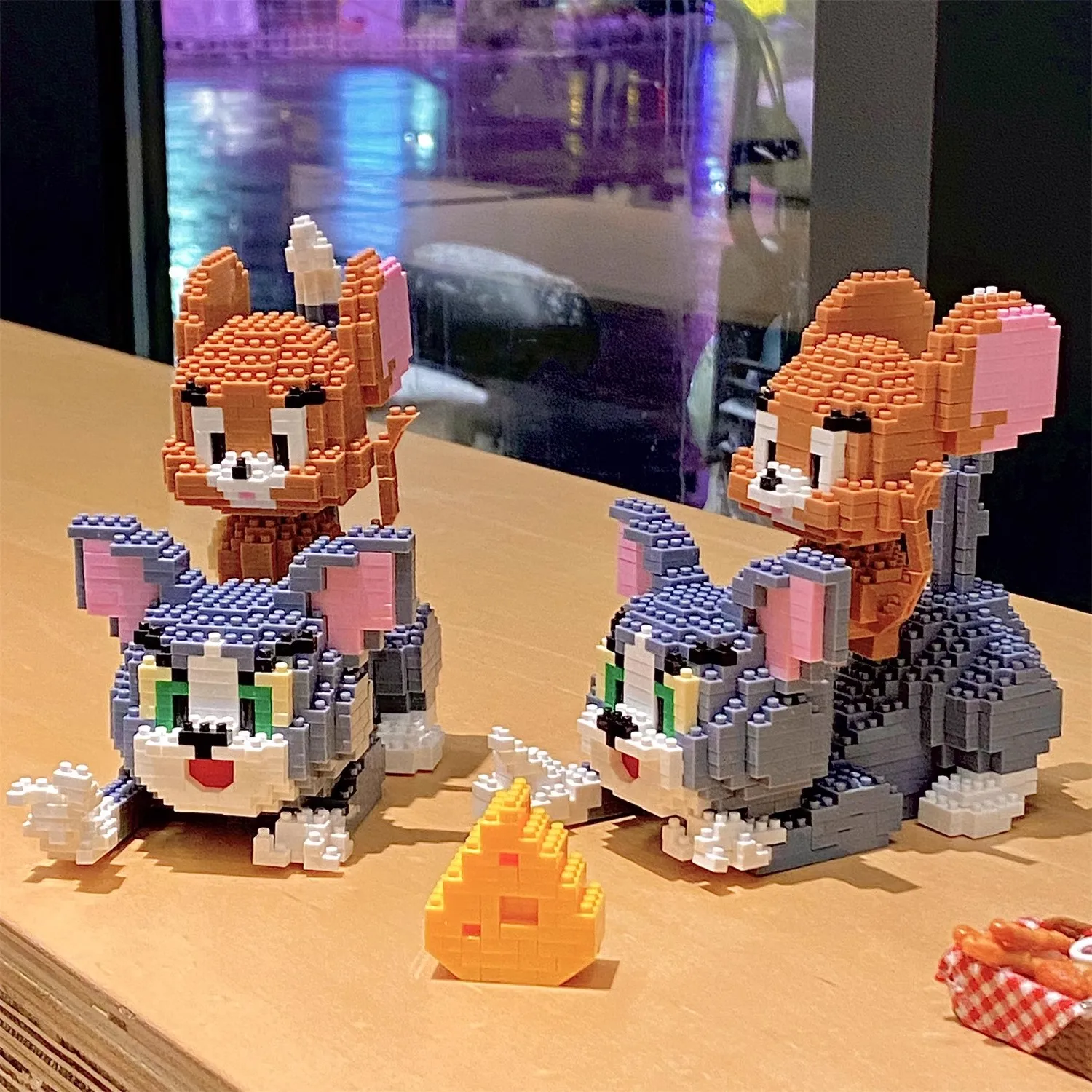 Blok Bangunan Mikro Tom dan Jerry Lucu, Mainan Figur Mini Anime 3D Model Kucing dan Tikus, Hadiah Natal