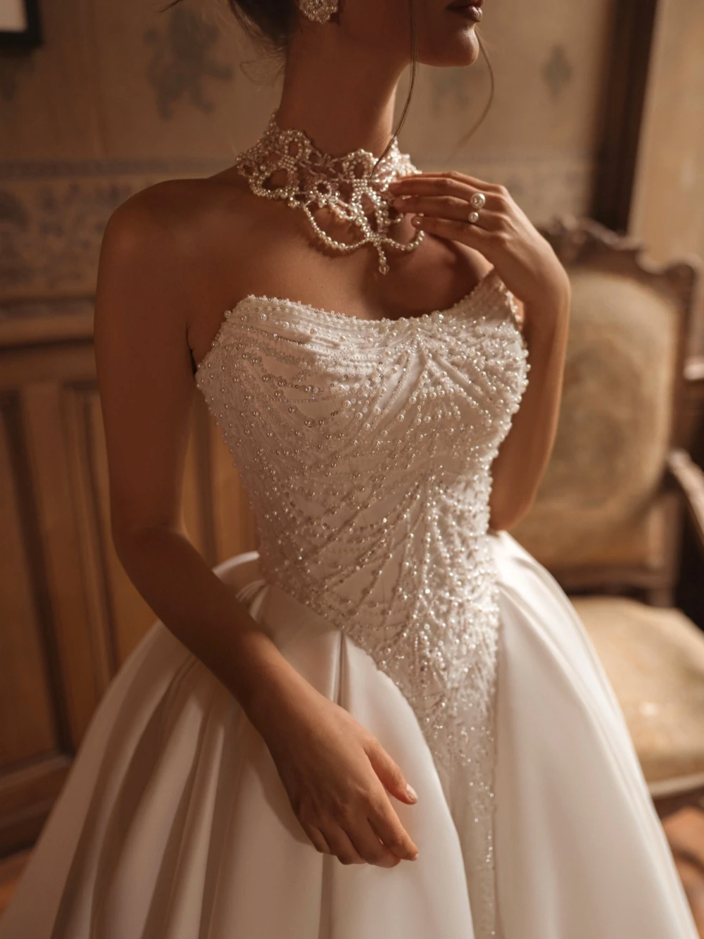 Robe de mariée élégante sans bretelles, perles, princesse délicate, boutons au dos, avec traîne Court, Robe de bal personnalisée