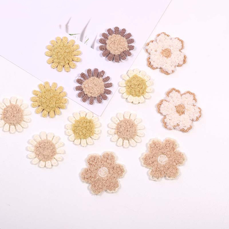 20PCSแฟชั่นขนสัตว์Daisesดอกไม้เย็บปักถักร้อยPatch Appliquesเย็บBadge Plush Sunflowerสติกเกอร์สําหรับเสื้อผ้าชุดHeadwear