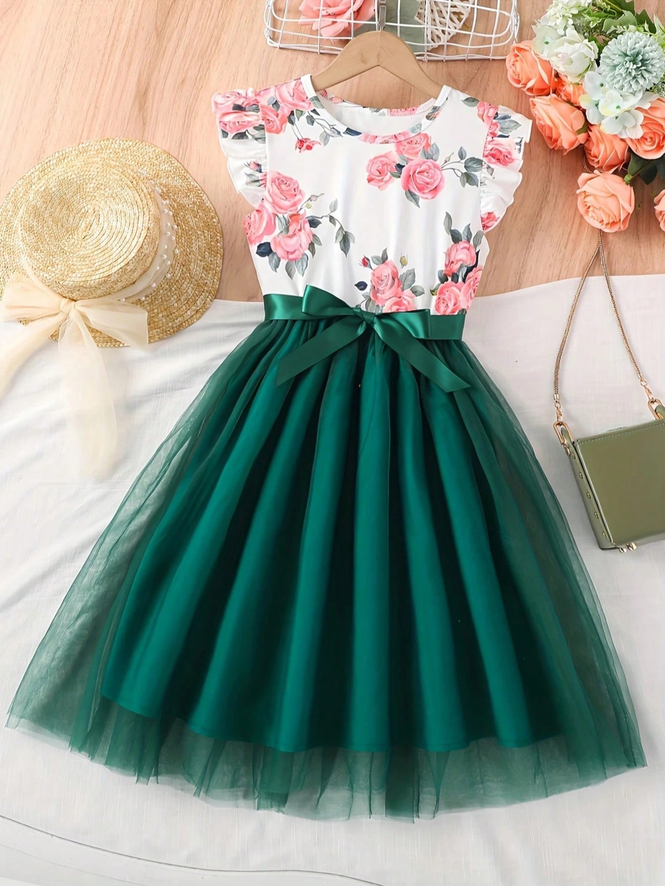 Vestido infantil casual de primavera e outono para meninas, com mangas pequenas e estampa floral, gola redonda, fofo e charmoso.