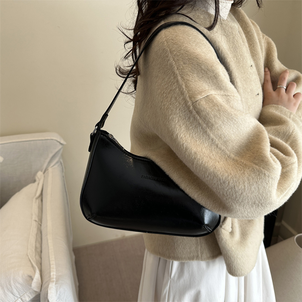 Bolsa hobo minimalista de cor sólida, acabamento brilhante, carta em relevo, leve, zíper pu, bolsa nas axilas para deslocamento diário e compras