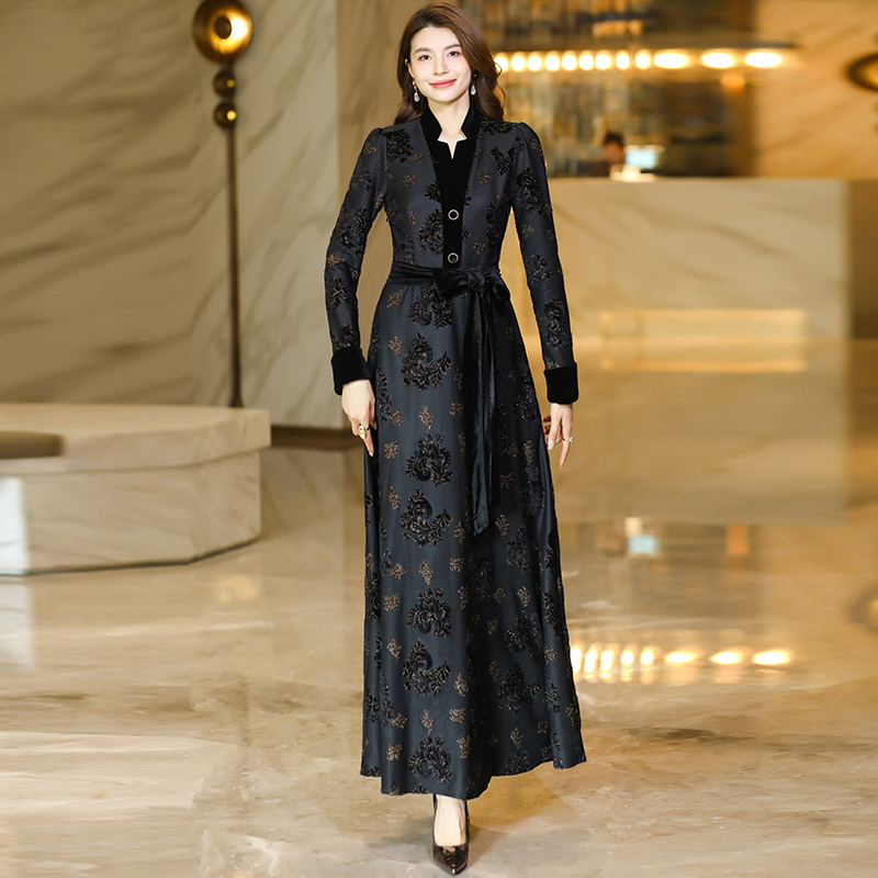 Nueva Mujer Negro Plus Terciopelo Espesor Vestido Largo Bordado de moda con cuello en V de manga larga delgado vestido de jacquard Elegante vestido de patchwork