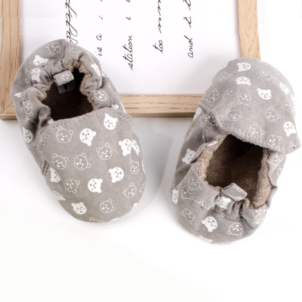 Cosysusy sapatos de algodão para bebês, sapatos quentes para crianças pequenas, antiderrapantes, sola macia, sapatos fofos com estampa de urso para bebês e meninas